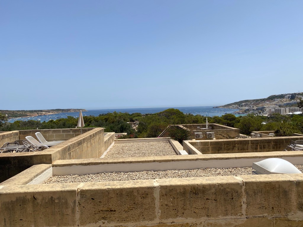 Udsigt fra vores tagterasse i Mellieha, Malta