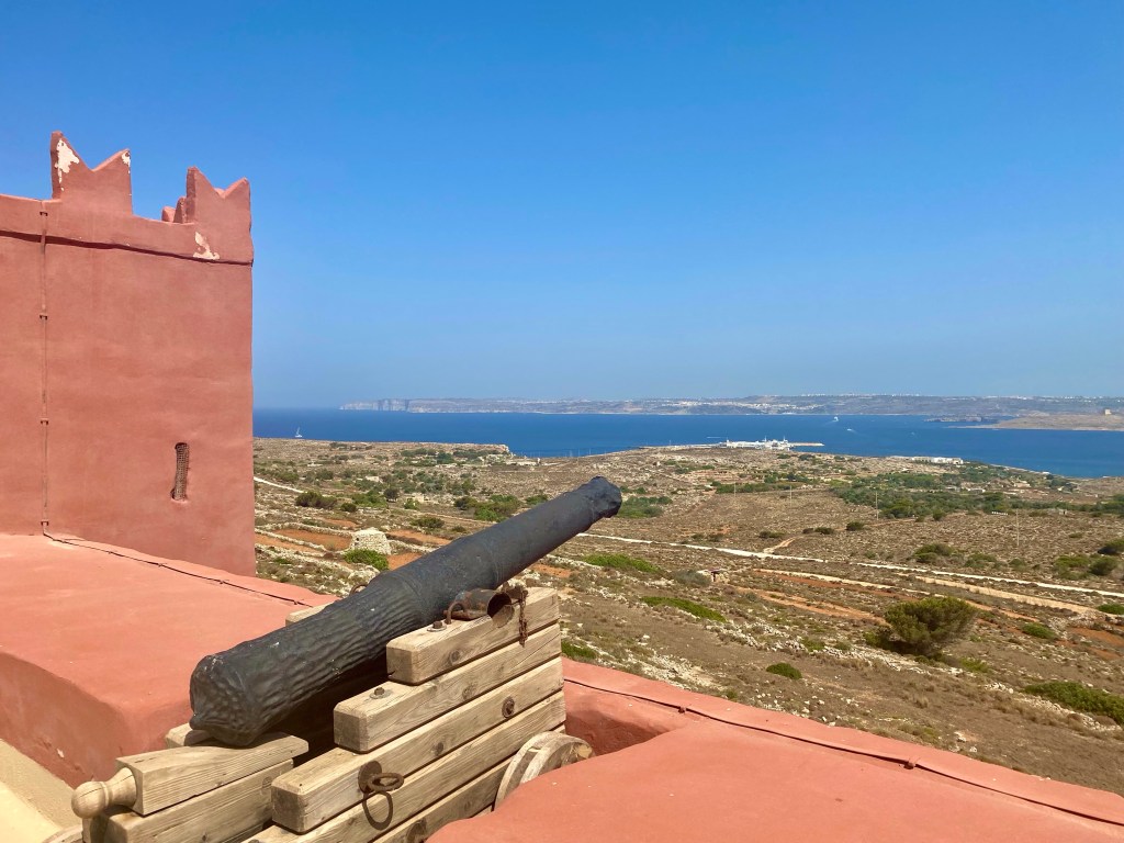 Udsigt St Agatha's Tower - Det røde tårn i Mellieha, Malta.