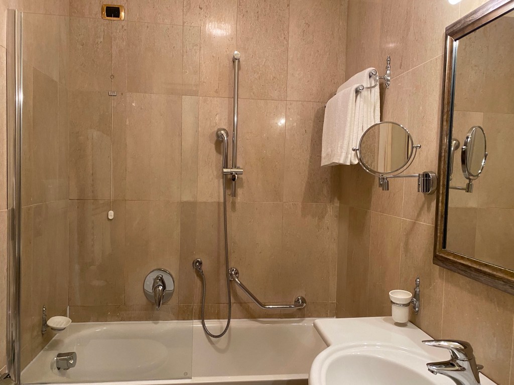 Badeværelse på Hotel Maison Venezia UNA Esperienze i Venedig, Italien.