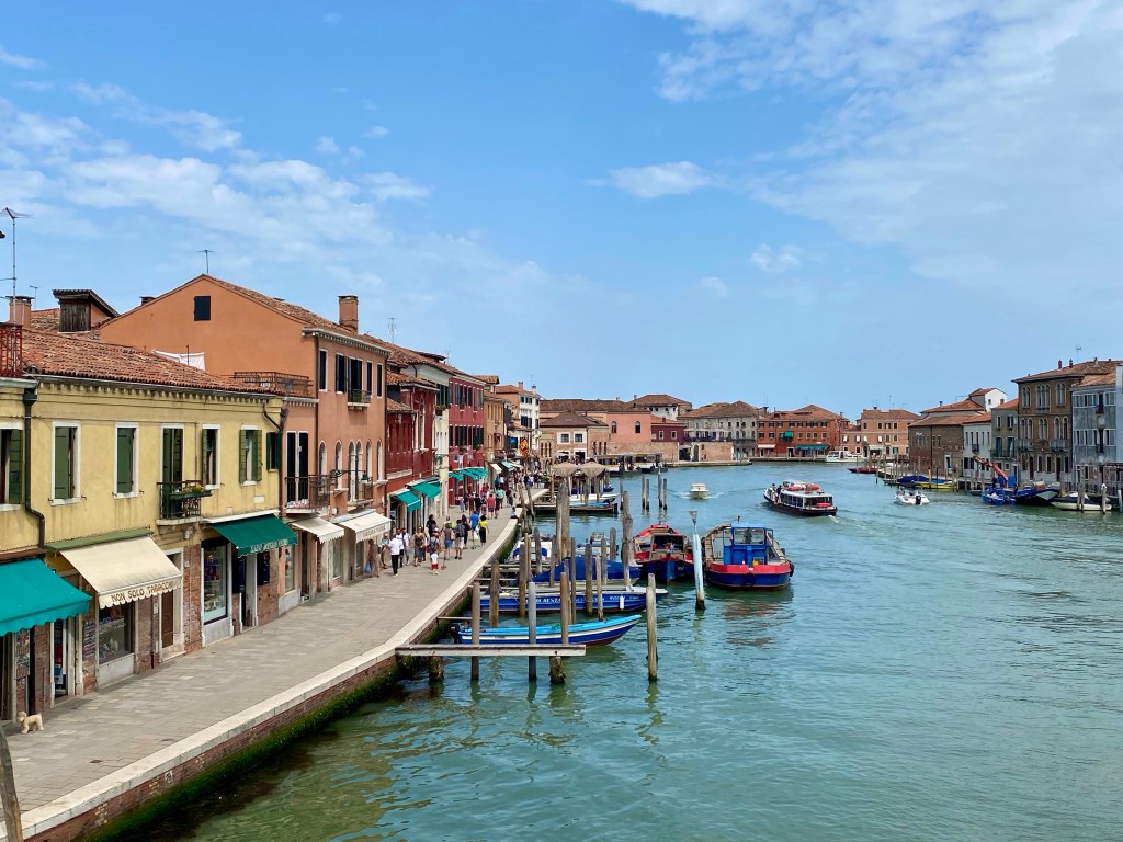 Øen Murano med de mange butikker med glaskunst. Venedig, Italien.