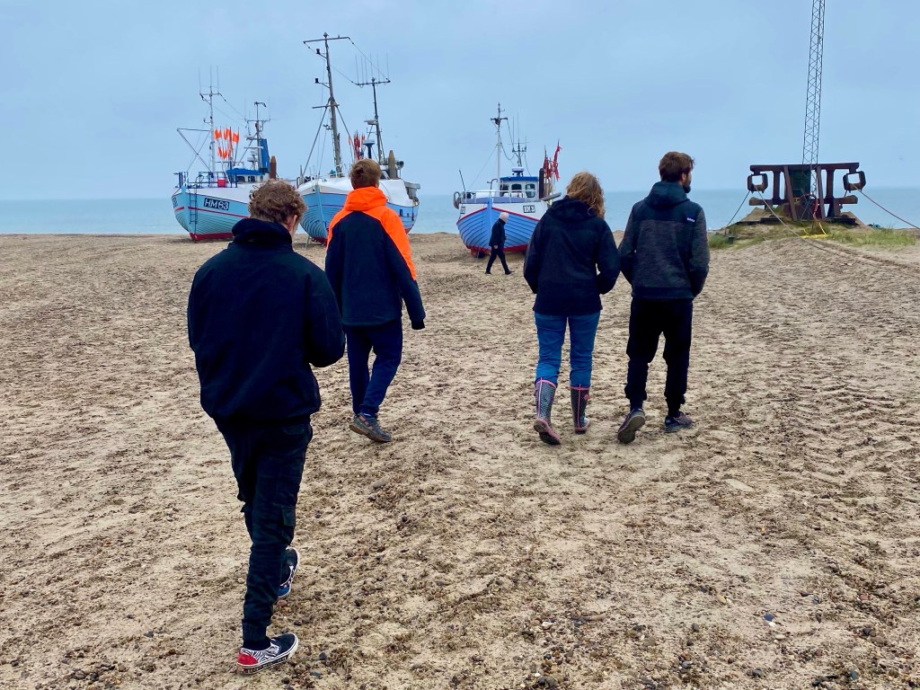 Jensen og Petersen på Thorup strand.