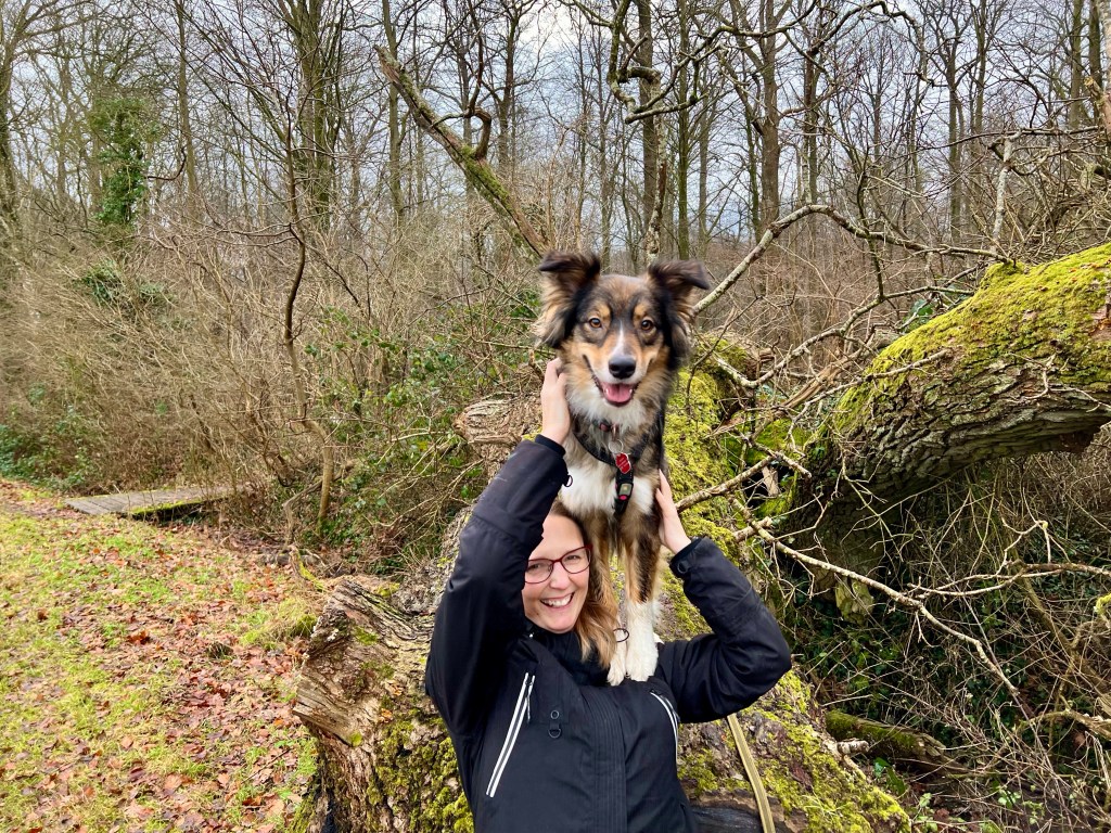 Milla og Betina i skoven