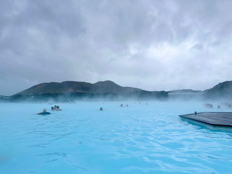 Hot / Cold – Selvom luften er kold bliver man holdt varm af det 39 grader varme vand.